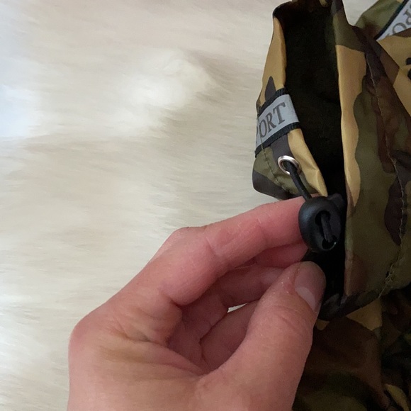 Pet rain jacket - Picture 2 of 7